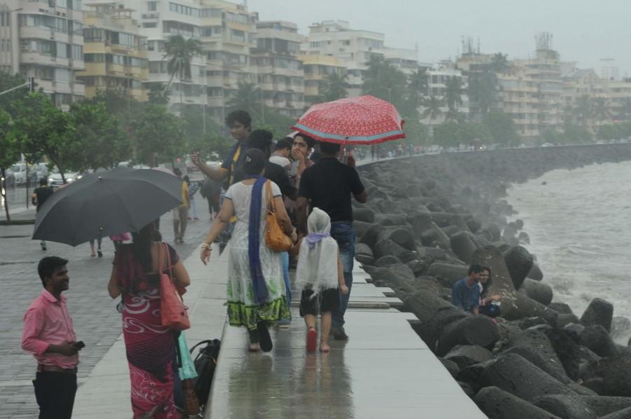 He said the IMD has forecast heavy to very heavy rains for at least the next 24 hours all over Maharashtra, especially over the coastal North Konkan, Mumbai and other parts. The IMD warning says "intense precipitation likely to occur over Mumbai city, suburbs, Dahanu and Raigad during the latter part today (Tuesday)". Heavy rains,Heavy rains in Mumbai,Mumbai Heavy rain,Heavy rain in Mumbai,Rains lash Mumbai