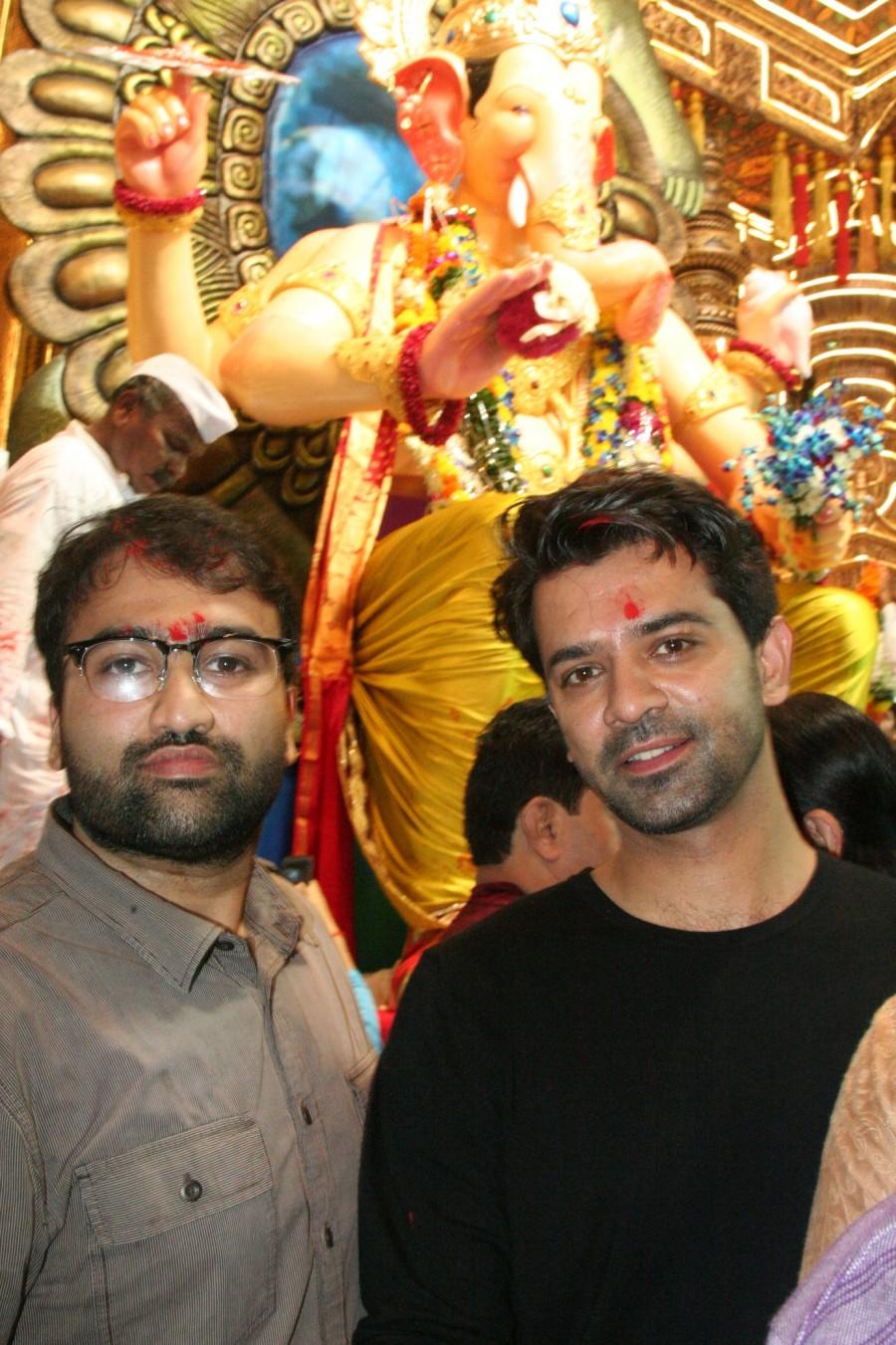Tu Hai Mera Sunday directed by Milind Dhaimade is an award winning film which is a story of 5 friends in Mumbai who escape their personal problems and woes seeking to play football every Sunday only to be faced further by the issue of lack of space. Barun Sobti,Tu Hai Mera Sunday,Manvi Gagroo,Sandeep Sikand,Avinash Tiwary,Barun Sobti,Nakul Bhalla,Vishal Malhotra,Producer Varun Shah,Director Milind Dhaimade