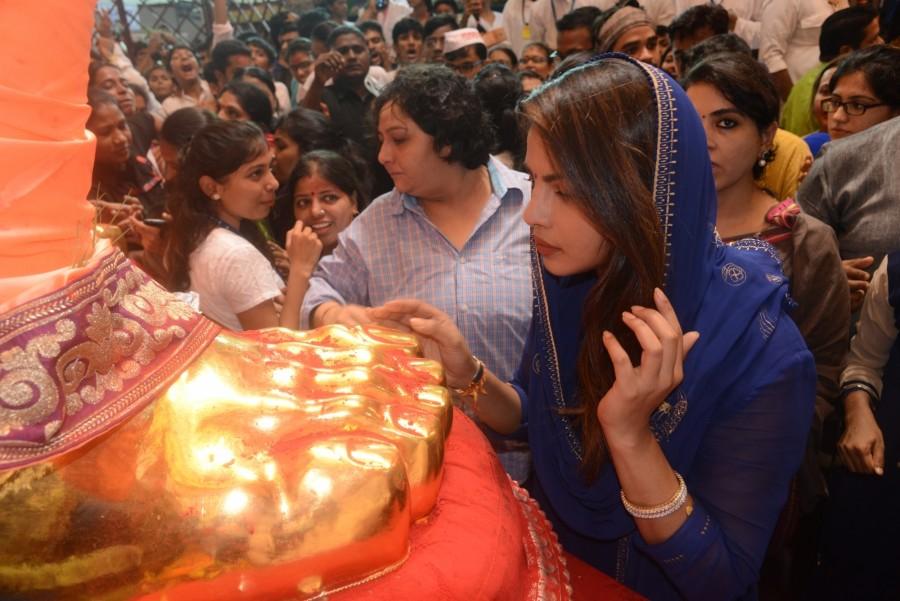 Actress Priyanka Chopra visits Lalbaugcha Raja to offer prayer on the occasion of "Ganesh Chaturthi" in Mumbai. Priyanka Chopra,actress Priyanka Chopra,Priyanka Chopra visits Lalbaugcha Raja,Lalbaugcha Raja,Ganesh Chaturthi