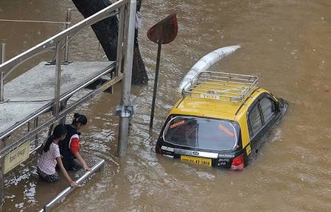 The state government has declared a holiday for all schools and colleges in Mumbai on Wednesday and advised people to step out only if absolutely necessary. With forecast of more heavy rains, the state government staff have also been told to take it easy and reach their offices if possible or take the day off. On Tuesday, several millions of commuters and students were stranded all over Mumbai after getting caught in the sudden heavy downpour which started 11 a.m. onwards. Mumbai drowns,heavy rain in Mumbai,Mumbai,Mumbai heavy rains,heavy rains predicted mumbai,Mumbai rains