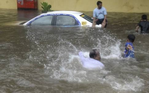 The situation was compounded with snags in mobile services and power being switched off as a precautionary measure by Reliance Energy in many parts of the suburbs. Reliance Energy had deployed pumps to remove flood waters from sub-stations, 250 field teams and boats were on standby for emergencies and restored supplies later as water levels receded. Mumbai drowns,heavy rain in Mumbai,Mumbai,Mumbai heavy rains,heavy rains predicted mumbai,Mumbai rains