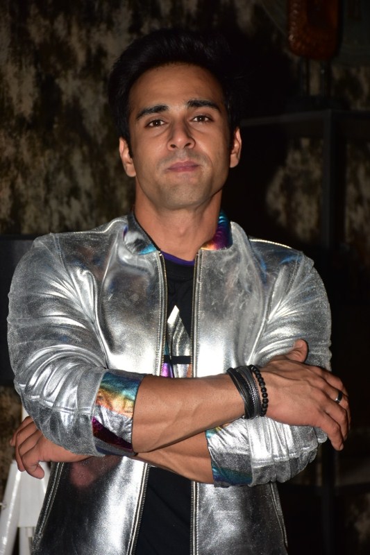 Helmed with an ensemble cast of Pulkit Samrat, Richa Chadha, Varun Sharma, Ali Fazal and Manjyot Singh, the film is all the more intriguing as it retains the original cast as well as takes the plot of 'Fukrey' further. Pulkit Samrat,Varun Sharma,Ali Fazal,Manjot Singh,Fukrey Returns,Fukrey Returns promotional song