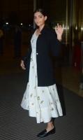 Sonam Kapoor,actress Sonam Kapoor,Veere Di Wedding shooting,Veere Di Wedding,Sonam Kapoor heads to Delhi,sonam kapoor spotted at airport,sonam kapoor at airport