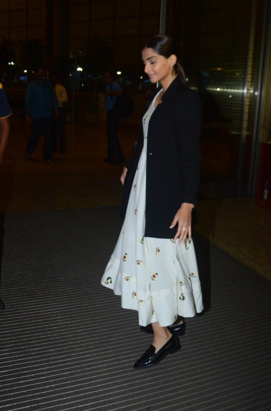 Sonam's sister and film's co-producer Rhea Kapoor says the team is excited to start the shoot here. Sonam Kapoor,actress Sonam Kapoor,Veere Di Wedding shooting,Veere Di Wedding,Sonam Kapoor heads to Delhi,sonam kapoor spotted at airport,sonam kapoor at airport