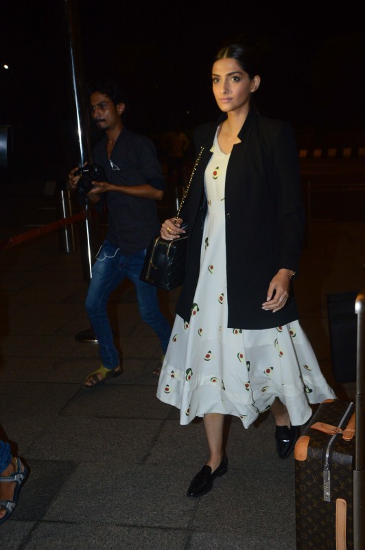 The first schedule will be shot here and will extend for over a month. Sonam Kapoor,actress Sonam Kapoor,Veere Di Wedding shooting,Veere Di Wedding,Sonam Kapoor heads to Delhi,sonam kapoor spotted at airport,sonam kapoor at airport