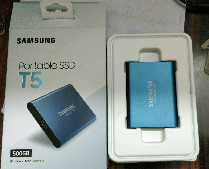 "We are confident that the T5 will exceed consumers' expectations for external storage by offering 4.9 times faster speeds than external HDD products and a solid metal design that is lightweight and conveniently pocket-sized," Sukesh Jain, Vice President, IT and Mobile Enterprise Business, Samsung India, said in a statement. Samsung,SSD T5,Samsung Portable solid state drive,SSD,V-NAND,Samsung Electronics,Samsung mobile