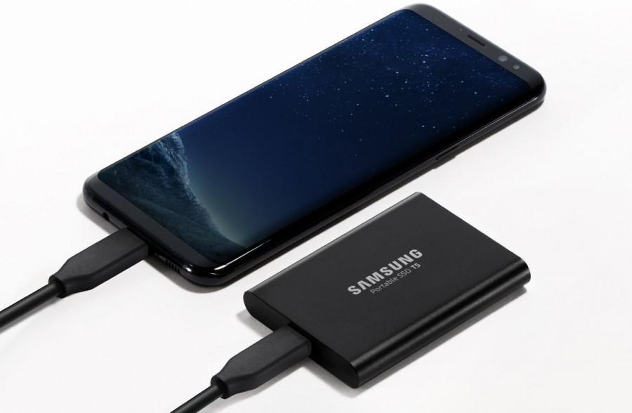 The T5 can withstand accidental drops of up to two meters (6.6 feet) because its has no moving parts and has a shock-resistant internal frame. Samsung,SSD T5,Samsung Portable solid state drive,SSD,V-NAND,Samsung Electronics,Samsung mobile