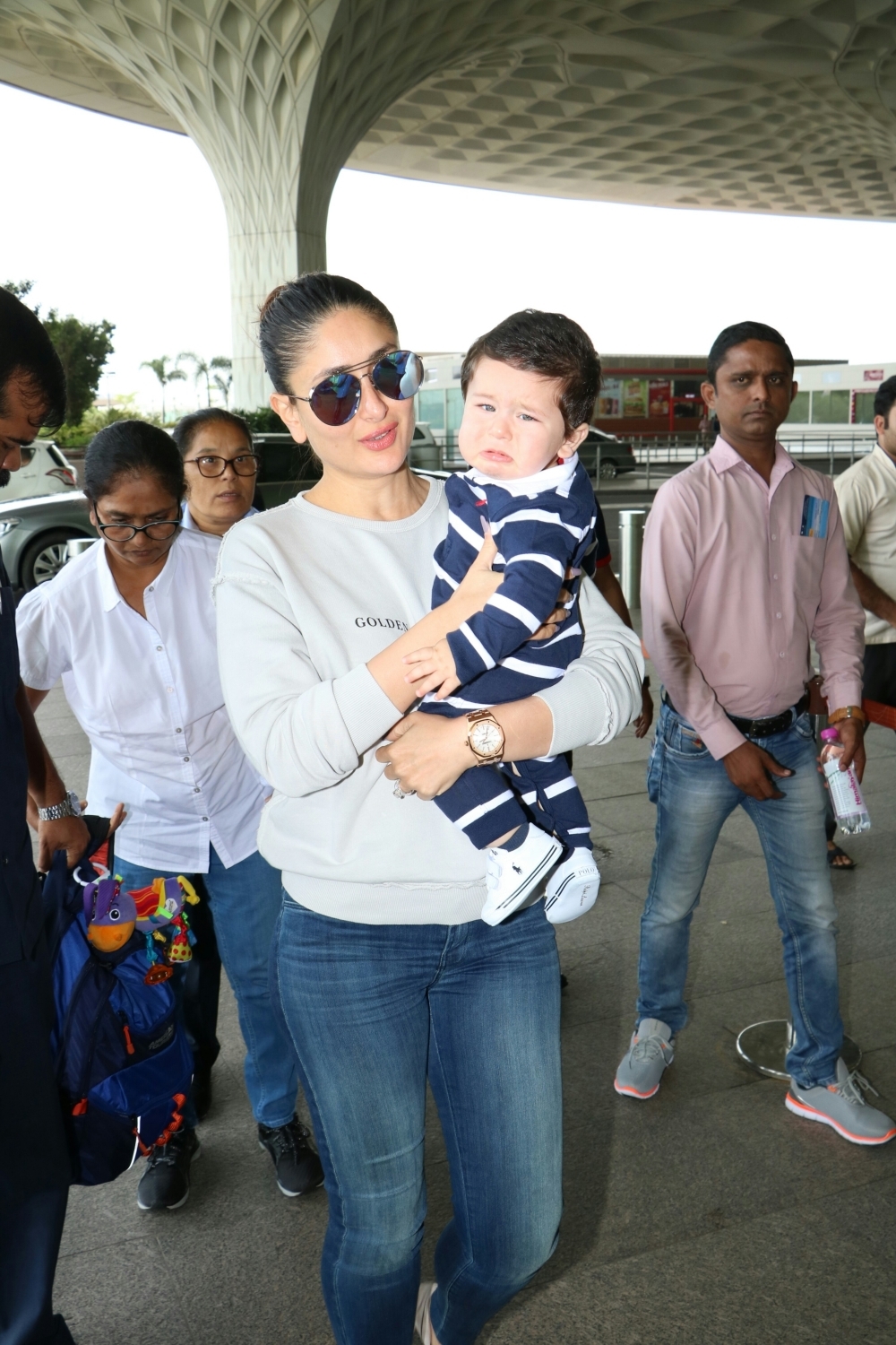 Kareena Kapoor Khan along with her son Taimur spotted at airport. Kareena Kapoor Khan,Taimur Ail Khan,Kareena Kapoor Khan and Taimur,Taimur,Taimur spotted at airport