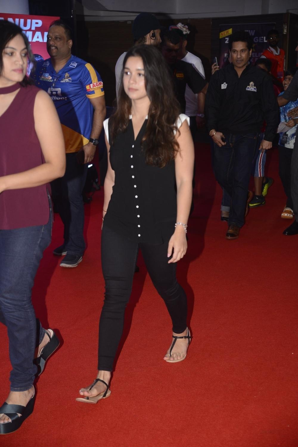 Cricketer Sachin Tendulkar's daughter Sara Tendulkar during the red carpet of "Pro Kabaddi" in Mumbai on Aug 31,2017. Sachin Tendulkar,Abhishek Bachchan,Aishwarya Rai Bachchan,Rakeysh Omprakash Mehra,Pro Kabaddi,Pro Kabaddi red carpet,Pro Kabaddi red carpet pics,Pro Kabaddi red carpet images