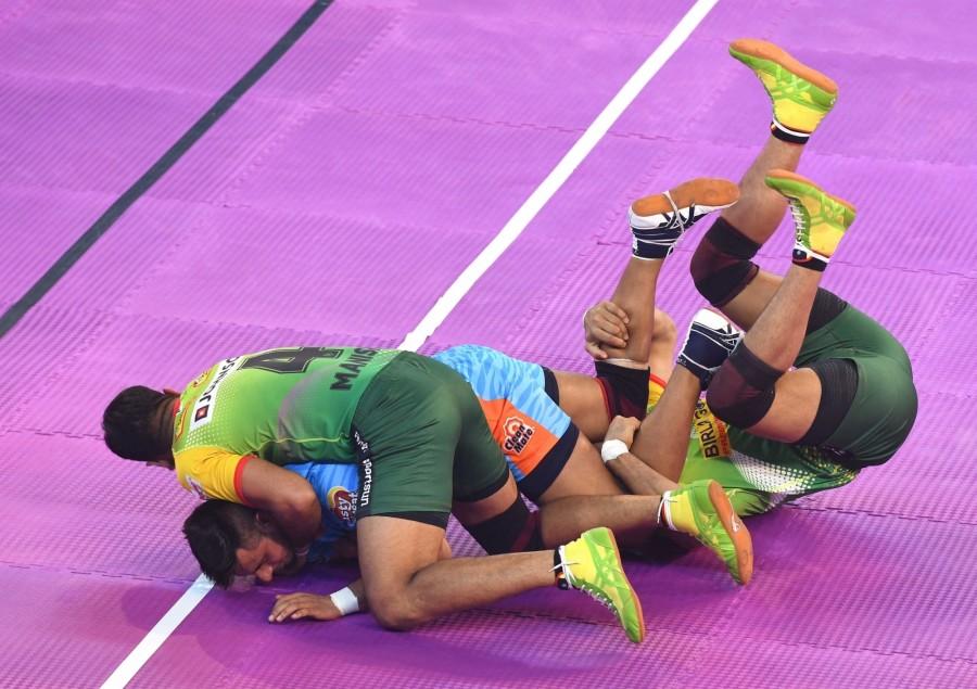 From there, Bengal pulled off a tremendous rearguard action to pull things back at 38-38 with an all out on their rivals. The turnaround was complete with Bengal winning 41-38. Bengal Warriors,Patna Pirates,Bengal Warriors beats Patna Pirates,PKL,Pro Kabaddi League