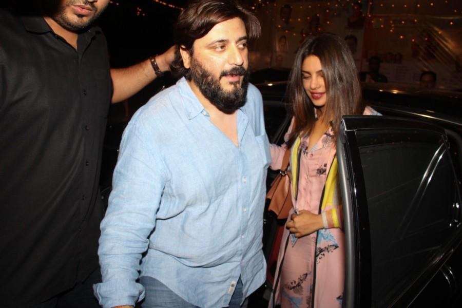 Priyanka Chopra spotted At Olive Bar in Mumbai on August 31, 2017. Priyanka Chopra,actress Priyanka Chopra,Priyanka Chopra at Olive Bar,Priyanka Chopra snapped at Olive Bar,Priyanka Chopra new pics,Priyanka Chopra new images,Priyanka Chopra new stills,Priyanka Chopra new pictures