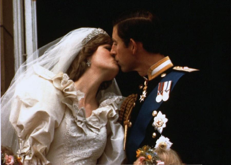 Prince Charles kisses his bride Diana on their wedding day, July 29, 1981. Diana,Princess Diana,Diana rare pics,Diana rare images,Diana rare stills,Diana rare pictures
