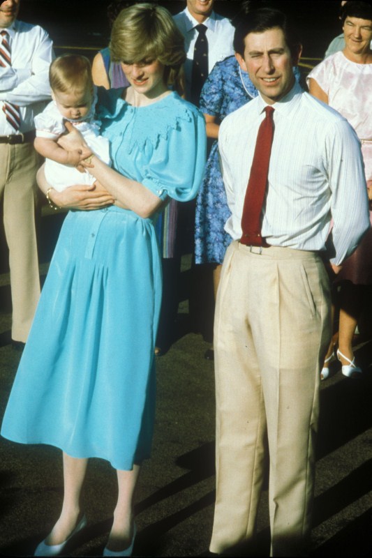 Alice Springs, AustraliaPrince Charles and Princess Diana arrive in Alice Springs, Australia, March 20, 1985. Diana,Princess Diana,Diana rare pics,Diana rare images,Diana rare stills,Diana rare pictures