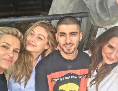 Star couple Zayn Malik and Gigi Hadid celebrated the Muslim holiday of Eid al-Adha with their mothers this week. Model Gigi's mother, Yolanda Hadid, shared their photo on Instagram on Friday, usmagazine.com. 