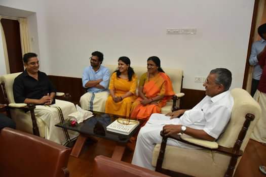 The Marxist leader received the acclaimed actor, dressed in a black shirt and dhoti, at the car porch. Kamal Haasan,Kamal Haasan visits Kerala CM Pinarayi Vijayan,Kamal Haasan visits CM Pinarayi Vijayan,Kamal Haasan visits Pinarayi Vijayan,Pinarayi Vijayan,Kerala CM Pinarayi Vijayan