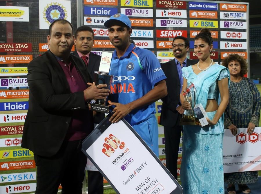 India thus whitewashed Sri Lanka 5-0 in the series. The visitors, who remained dominant throughout the series, produced another superb performance during Sunday's match, dominating the Sri Lankans in all departments of the game. Defending a low total, opening pacers Lasith Malinga and Vishwa Fernando gave the hosts some hope by removing Ajinkya Rahane and Rohit Sharma respectively early in the Indian innings. But Kohli strode to the middle and added 99 runs with Manish Pandey to steady the Indian innings. Pandey scored a steady 36 off 53 balls before being dismissed while trying to go for a big hit off Malinda Pushpakumara's bowling. India vs Sri Lanka,India vs Sri Lanka 2017,India vs Sri Lanka 5th ODI,Virat Kohli,Bhuvneshwar Kumar,Virat Kohli and Bhuvneshwar Kumar
