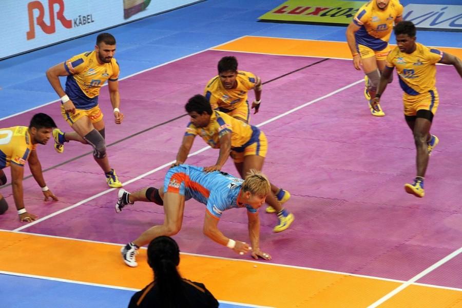 Bengal remained top of the zone with 40 points from 11 ties while Tamil Thalaivas remained bottom having 16 in their bag from nine matches. It was an even affair till 7-7 after which the hosts pulled away with Jang Kun Lee getting four raid points. In the process, Lee became the first overseas player to score 300 raid points. Bengal then inflicted an all out on their rivals to stretch the gap to 15-8. Besides Lee, Maninder and captain Surjeet bagged three and two points each in the first half. Pro Kabaddi League 2017,Pro Kabaddi League,PKL,PKL 2017,Bengal Warriors beat Tamil Thalaivas,Bengal Warriors,Tamil Thalaivas
