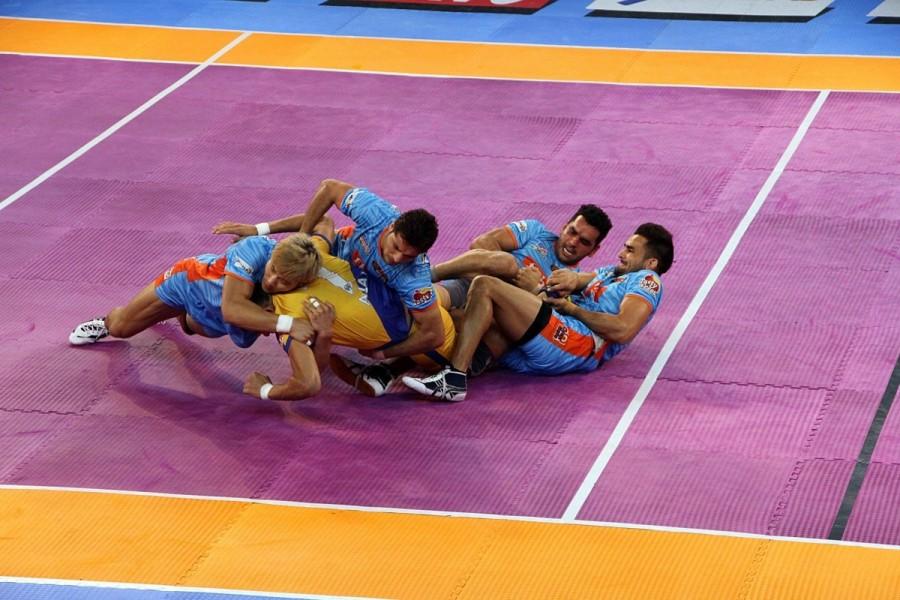 But any hopes of a comeback for the visitors went up in smoke as Maninder pulled off a super raid to take the score to 26-22 in Bengal's favour. Pro Kabaddi League 2017,Pro Kabaddi League,PKL,PKL 2017,Bengal Warriors beat Tamil Thalaivas,Bengal Warriors,Tamil Thalaivas