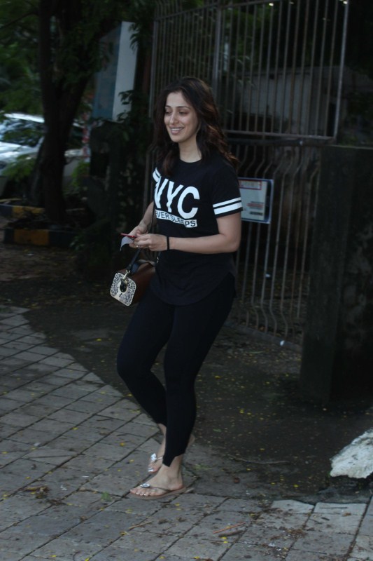 Actress Lakshmi Rai snapped post salon session in Juhu. Raai Laxmi,actress Raai Laxmi,Raai Laxmi spotted at Juhu,Raai Laxmi at Juhu,Raai Laxmi snapped at Juhu,Julie 2 actress Raai Laxmi,Julie 2