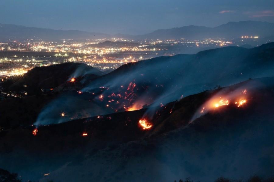 Los Angeles wildfires: City battles 'largest fire in history'. Los Angeles wildfires,Los Angeles wildfire,Largest wildfire in Los Angeles history,Largest wildfire in Los Angeles,California wildfires,La Tuna Fire,Burbank and Glendale