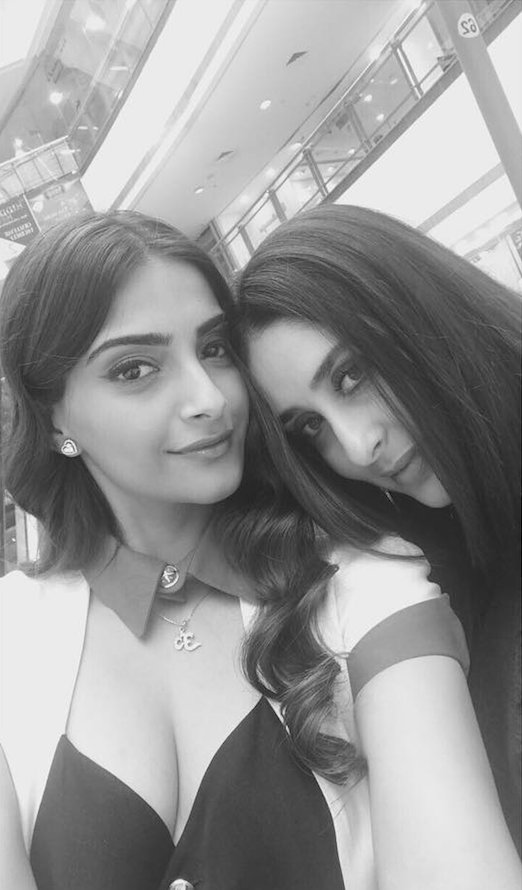 Kareena Kapoor Khan and Sonam Kapoor start shooting for Veere Di Wedding as seen by this latest pic. Kareena and Sonam Kapoor,Kareena and Sonam,Kareena,Sonam,Kareena Kapoor,Kareena Kapoor Khan,Sonam Kapoor,Veere Di Wedding,Veere Di Wedding on the sets