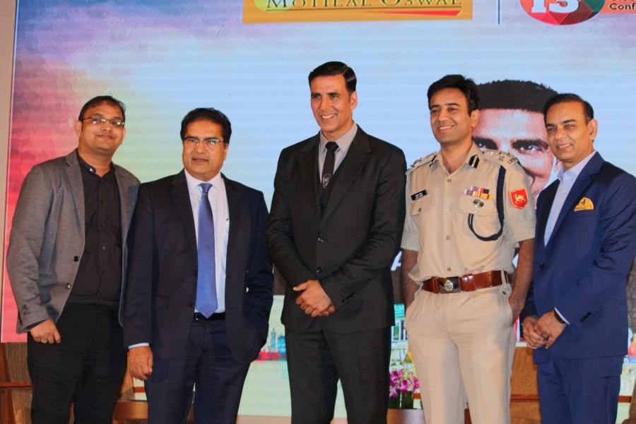 Akshay Kumar during the launch of "Bharat Ke Veer Donation". Akshay Kumar,actor Akshay Kumar,Bharat Ke Veer Donation,Bharat Ke Veer Donation launch,Akshay Kumar launches Bharat Ke Veer Donation