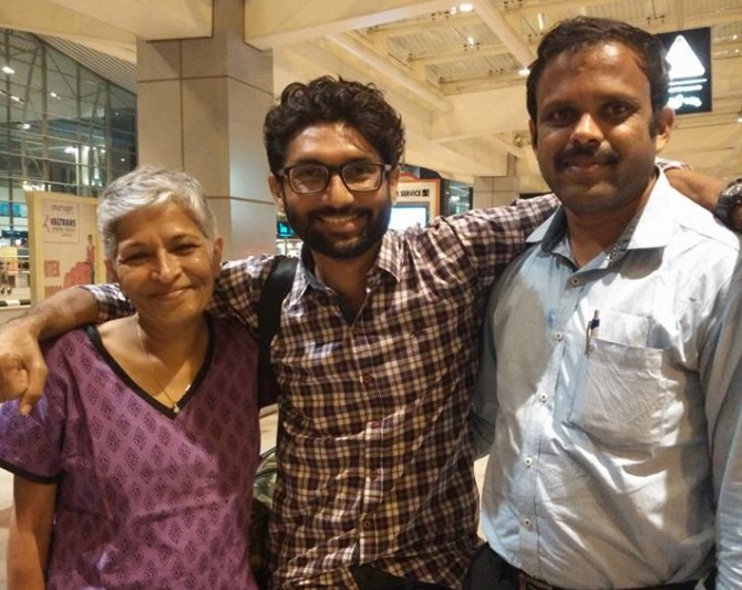 Journalist Gauri Lankesh's rare and unseen stills. Gauri Lankesh,Journalist Gauri Lankesh,Gauri Lankesh dead,gauri lankesh killed,Gauri Lankesh Shot Dead,Gauri Lankesh Protests,Gauri Lankesh pics,Gauri Lankesh images,Gauri Lankesh stills,Gauri Lankesh pictures,Gauri Lankesh photos