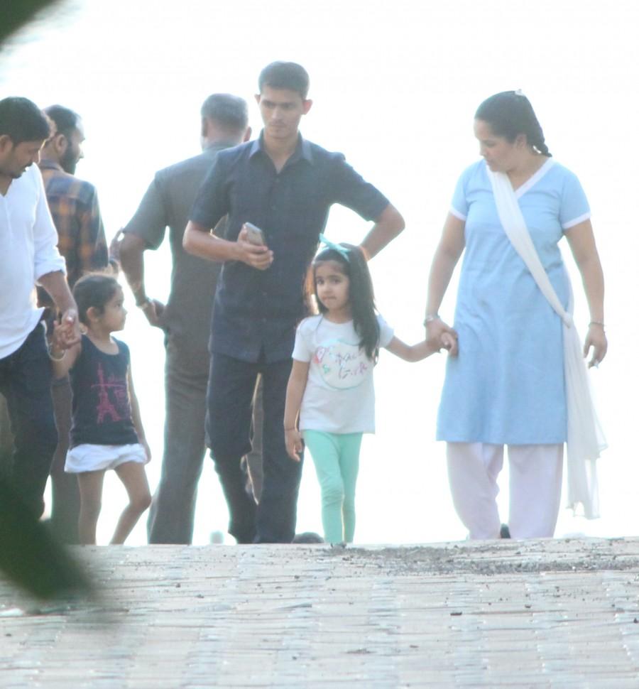 Bollywood star Akshay Kumar and Twinkle Khanna's daughter Nitara spotted in Mumbai's Juhu on Tuesday evening. Akshay Kumar,Twinkle Khanna,Nitara Kumar,Akshay Kumar daughter,Twinkle Khanna daughter,Akshay Kumar daughter Nitara,Nitara