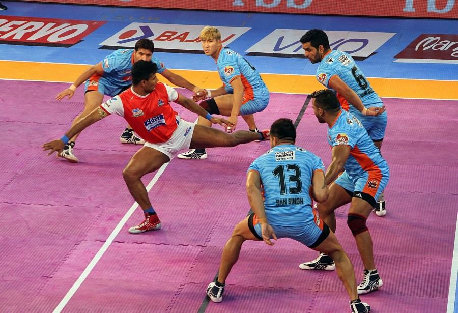 The win saw Haryana move above former champions U Mumba to second spot in Zone A with 33 points from nine matches while Bengal remained top of Zone B with 41 points from 12 outings. Bengal, on song at home, looked good initially with a slender 4-3 lead. But once Haryana's Surjeet Singh levelled proceedings, it was downhill for the hosts. Bengal were all out once in the half as well. Pro Kabaddi League,Pro Kabaddi League 2017,Haryana Steelers end Bengal Warriors,Haryana Steelers,Bengal Warriors