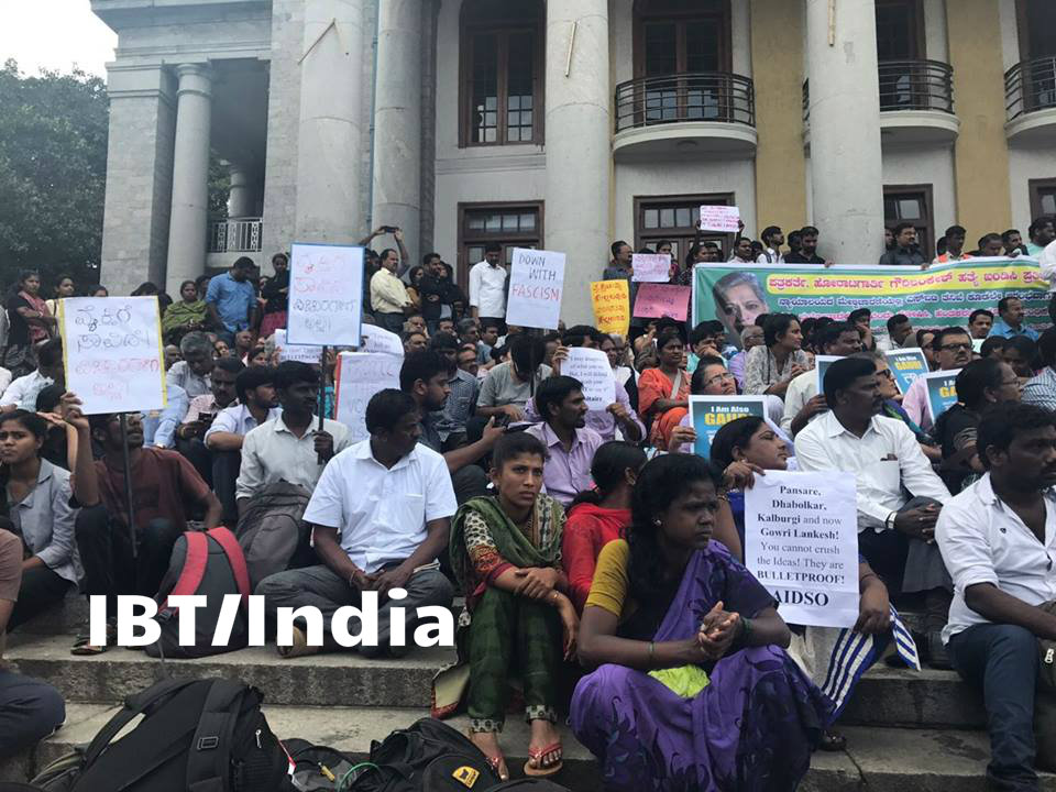 The Karnataka Police is on the hunt to trace and nab the killers of senior journalist Gauri Lankesh, who was shot dead last night at her residence here, police said on Wednesday. Journalist Gauri Lankesh death,Gauri Lankesh death,Gauri Lankesh,gauri lankesh killed,Protest at town hall,Gauri Lankesh Protest
