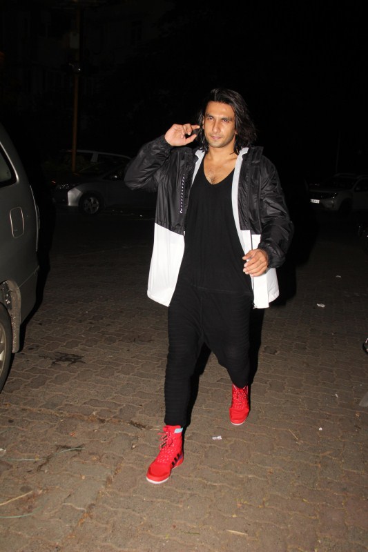 Ranveer Singh spotted in clean shave and long hair. Ranveer Singh,Ranveer Singh new look,Ranveer Singh goes clean shave,Ranveer Singh clean shave,Padmavati beard