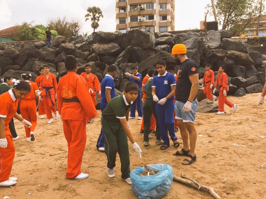 According to a source close to the actor, Randeep, who lives in Versova area here, has been quite active with Afraz. "This seva is his learning from Sikhism that he has been following closely since a year. He was saying seva is something all religions need to adopt," said the source. Randeep Hooda,actor Randeep Hooda,Randeep Hooda helps cleaning Mumbai beach,Randeep Hooda helps cleaning,Randeep Hooda helps cleaning beach,Ganesh Visarjan
