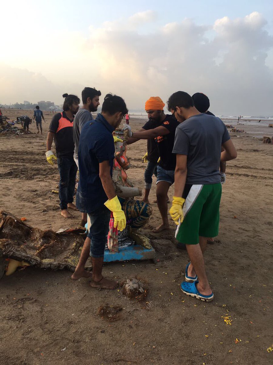 The film is based on the "Battle of Saragarhi" that took place in 1897 between the British Indian Army and the Afghan Orakzai tribesmen, in the North-West Frontier Province (now Khyber Pakhtunkhwa, Pakistan). Randeep Hooda,actor Randeep Hooda,Randeep Hooda helps cleaning Mumbai beach,Randeep Hooda helps cleaning,Randeep Hooda helps cleaning beach,Ganesh Visarjan