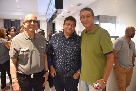 All roads lead to Bandra last night as Daddy star Arjun Rampal hosted a premier for his upcoming movie. Present were the closest friends of Daddy from the industry namely Mehr Rampal, Chunkey Pandey, Daboo Ratnani and also some of his co stars from the film like Nishikant Kamath.