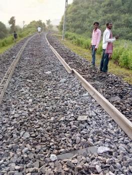 At least seven coaches of the Shaktipunj Express derailed near Sonbhadra in Uttar Pradesh on Thursday. No one was injured. According to railway officials, the incident occurred near Obara around 6 a.m. The train from Howrah in West Bengal was headed to Jabalpur in Madhya Pradesh.