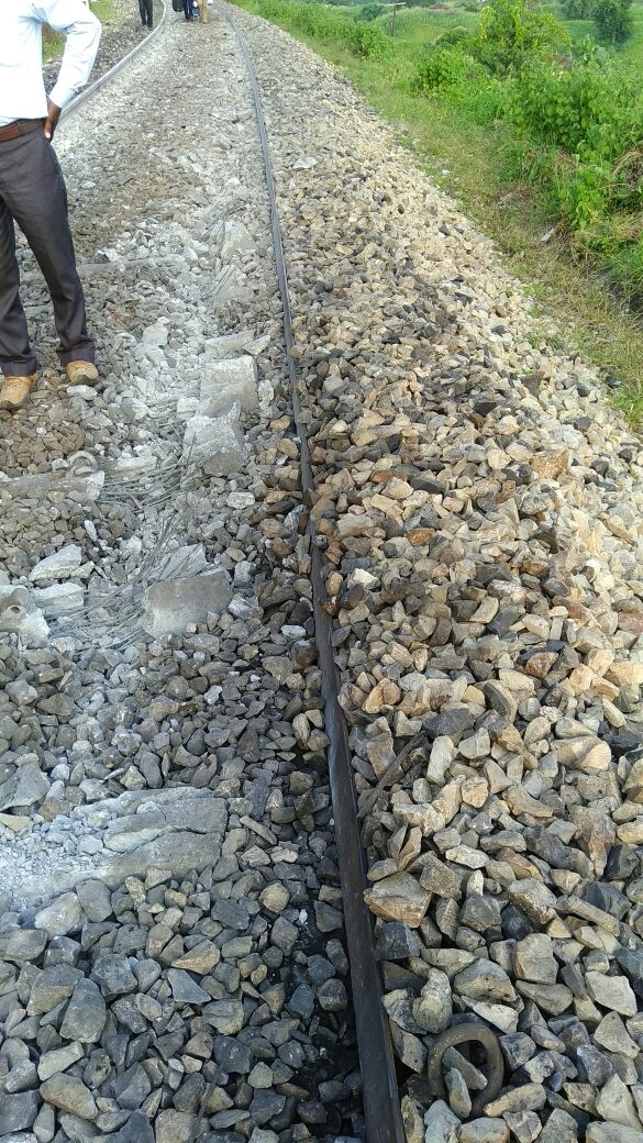 East Central Railway Spokesperson Rajesh Kumar told IANS, all stranded passengers were shifted to the unaffected front coaches of the express and brought to Singrauli in Madhya Pradesh. Shaktipunj express,Shaktipunj express derails,Sonbhadra,Uttar Pradesh