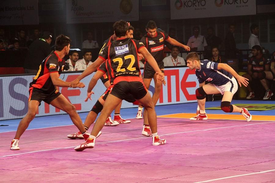 In the second half, the complexion of the match changed as Delhi came back to return the favour of an all out, levelling proceedings at 23-23 with the tie more than ten minutes to go. Pro Kabaddi 2017,Pro Kabaddi,Bengaluru Bulls,Dabang Delhi,Dabang Delhi crush Bengaluru Bulls,Dabang Delhi beats Bengaluru Bulls
