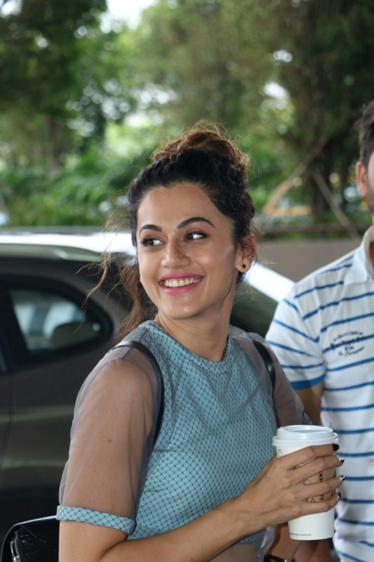 Taapsee Pannu spotted at Chhatrapati Shivaji Maharaj International airport in Mumbai. Varun Dhawan and Taapsee Pannu,Varun Dhawan,Taapsee Pannu,Varun Dhawan spotted at airport,Taapsee Pannu spotted at airport