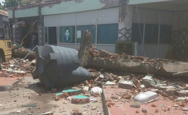"Two women and two men lost their lives. And seven were injured as per the records in the government hospital. I am not sure how many injured have gone to private hospitals," he added. Roof collapses in Coimbatore,roof collapses,bus stand roof collapses,bus stand