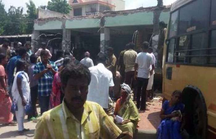 According to him, it has been raining in Coimbatore for the past couple of days and the structure might have got weakened due to that. Roof collapses in Coimbatore,roof collapses,bus stand roof collapses,bus stand