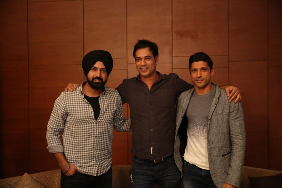 Gippy Grewal and Farhan Akhtar visited Chandigarh to promote the film as it is Gippy's hometown. The duo had a crazy night as they performed their heart out at a music event in Chandigarh University. Owing to their popularity in singing and in sync with their film character, Farhan Akhtar and Gippy Grewal treated the fans with a musical night. Gippy Grewal and Farhan Akhtar,Gippy Grewal,Farhan Akhtar,Lucknow Central,Lucknow Central with a musical night,Lucknow Central promotion,Lucknow Central movie promotion