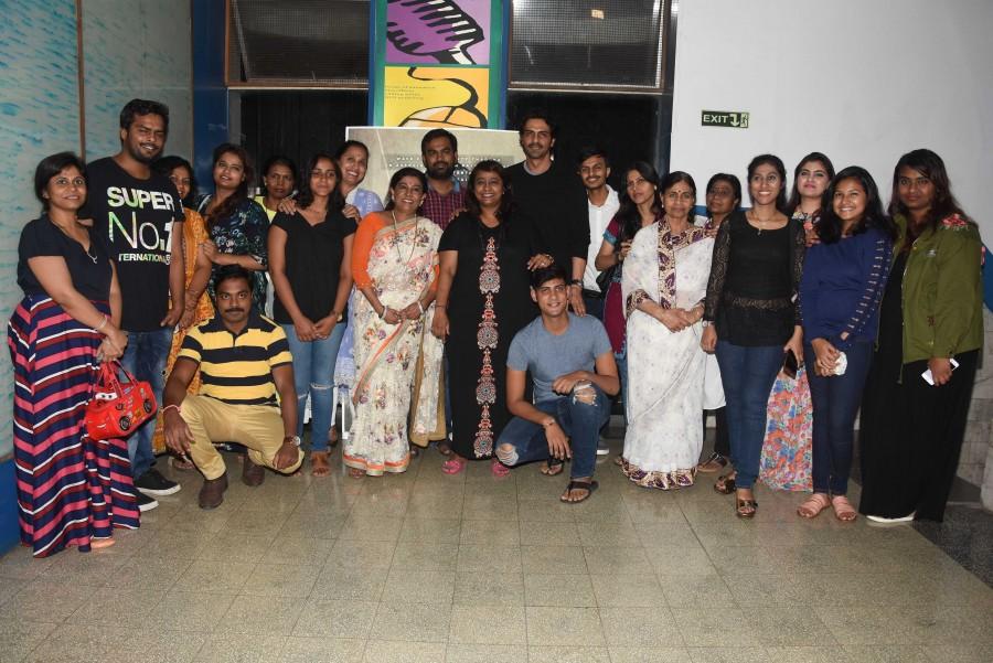 Arjun has always known to be a people's person, much like his character in the film, and hosting this screening for the Gawlis proved just that. Geeta,Yogita,Asmita,Mahesh Gawli,Asha Gawli,Arjun,Daddy,Daddy special screening,celebs at Daddy special screening,Arun Gawli,Arjun Rampal,Aishwarya Rajesh