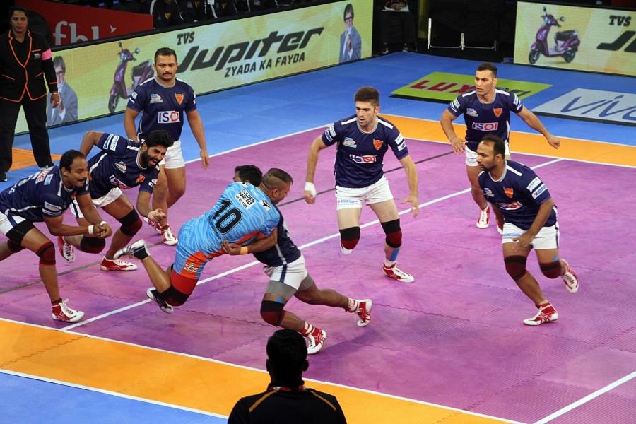 The result saw Bengal remain top of Zone B with 45 points from 14 matches while Delhi were rooted at the foot of the heap having 27 points from 10 games. Maninder Singh starred for Bengal again returning with 13 raid points from 26 attempts. Bengal came into the game looking to end their home leg on a high after back-to-back defeats. They were undefeated in their first three matches at home with two wins and a draw but headed into Thursday's encounter desperate for a positive outcome that would strengthen their spot at the top of Zone. Pro Kabaddi 2017,Bengal Warriors,Dabang Delhi,Bengal Warriors vs Dabang Delhi,Pro Kabaddi League Season 5,Bengal Warriors,Dabang Delhi settle for tie