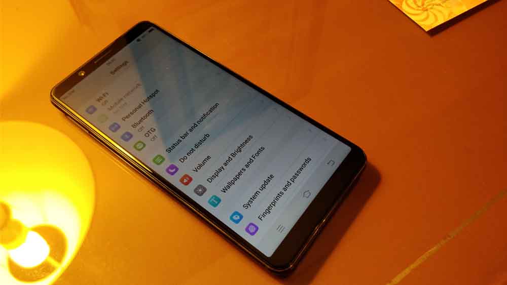 The device sports a 24MP selfie camera with "selfie softlight" which is a significant upgrade from 20MP front cameras on V5 Plus and V5s smartphones. The camera interface is fairly simple and comes with handy modes such as group selfie, face beauty, HDR and portrait. The device, with a 16MP rear camera, sports dual antenna bands at the rear. The metal unibody design makes the phone extremely sturdy and feel premium. The power and volume keys are placed on the right with good tactile feel. Vivo V7+,Vivo V7 +,Vivo V7 plus,Vivo V7plus,Vivo V7+ with 24MP Selfie camera,24MP Selfie camera