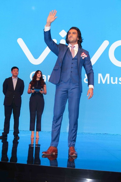 Selfie king: Ranveer Singh launches Vivo V7+ (and his new look) - Rediff.com