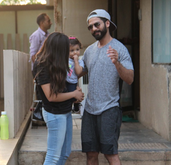 Shahid Kapoor and Mira Rajput with Misha spotted at Khar. Shahid Kapoor-Mira Rajput,Shahid Kapoor,Mira Rajput,Shahid Kapoor and Mira Rajput,Misha,misha kapoor