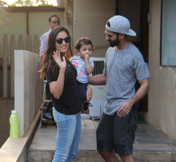 Shahid Kapoor and Mira Rajput with Misha spotted at Khar in Mumbai. Shahid Kapoor-Mira Rajput,Shahid Kapoor,Mira Rajput,Shahid Kapoor and Mira Rajput,Misha,misha kapoor