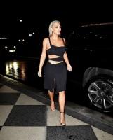 Kim Kardashian,Kim Kardashian abs,Kim Kardashian ample assets,Kim Kardashian bikini pics,Kim Kardashian bikini images,Kim Kardashian bikini stills,Kim Kardashian curves,Kim Kardashian curves pics,Kim Kardashian flaunts curves,Kim Kardashian curves pics,Ki