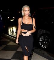 Kim Kardashian,Kim Kardashian abs,Kim Kardashian ample assets,Kim Kardashian bikini pics,Kim Kardashian bikini images,Kim Kardashian bikini stills,Kim Kardashian curves,Kim Kardashian curves pics,Kim Kardashian flaunts curves,Kim Kardashian curves pics,Ki