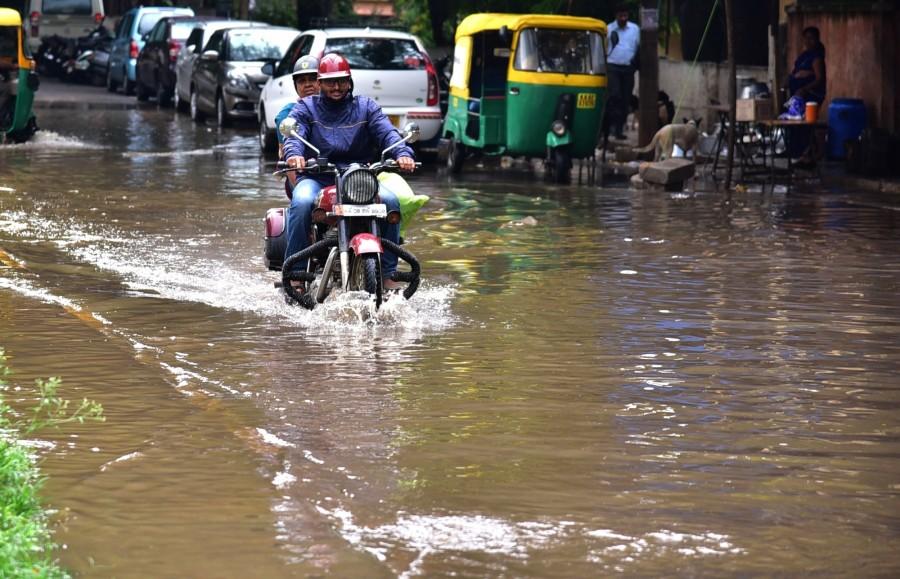 Vehicles struggle through water-logged streets after rains lashed Bengaluru on Sept 8, 2017. Heavy rain,Heavy rain in Bengaluru,water logging,water logging in Bengaluru